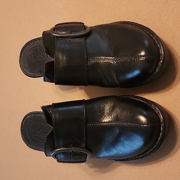 Born Clogs - Picture 2 of 3